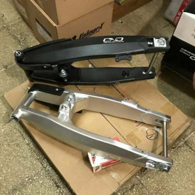 SWING ARM DELKEVIC CRF 150 L ALUMUNIUM