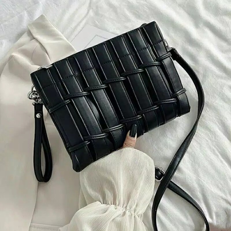Tas Selempang Wanita Import Model Rajut Viral