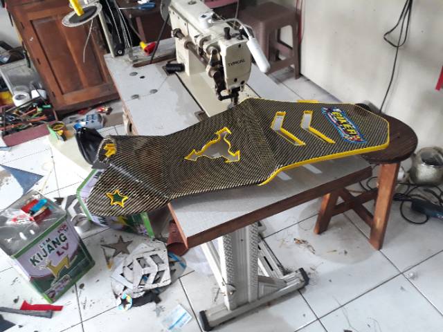 Jok karbon vixion nvl slim motif lubang