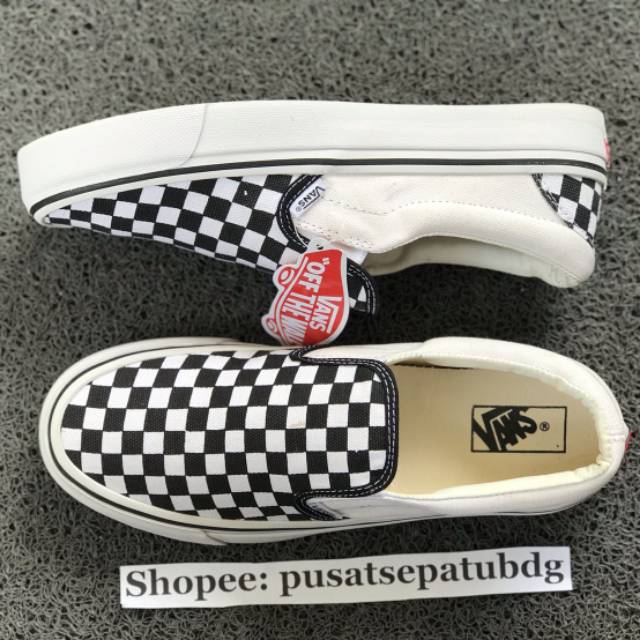 VANS SLIP ON CLASIC CHECKERBOARD CATUR BLACK WHITE WAFFLE DT