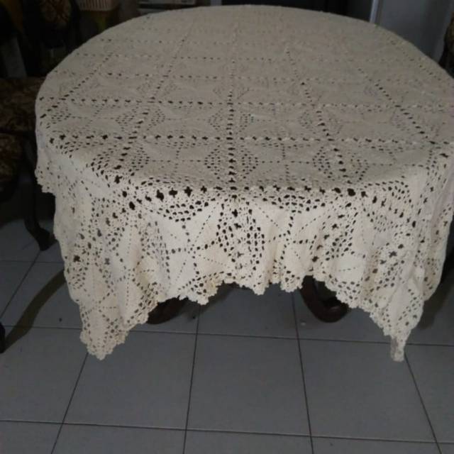 Taplak meja makan rajut