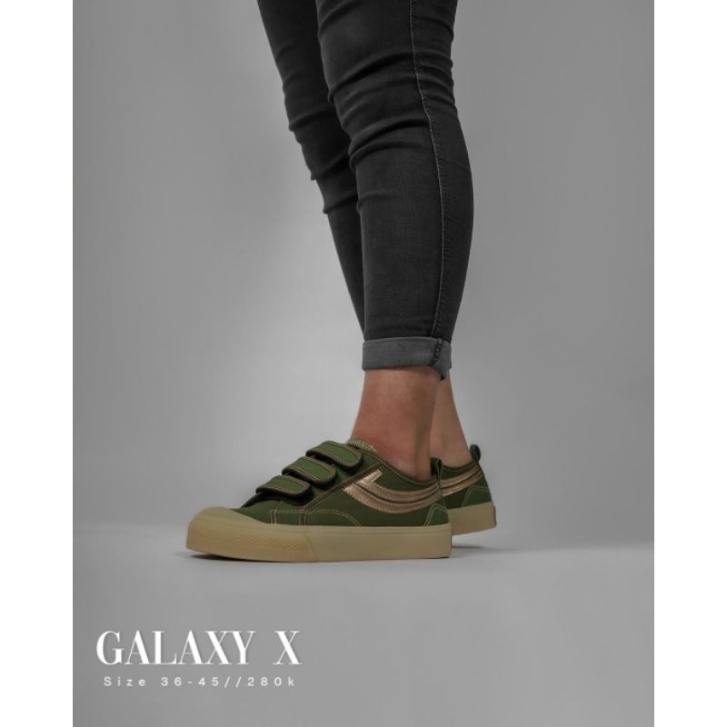 Sepatu Sneakers Lokal Jhonson Galaxy X Green Gum/Velcro Low