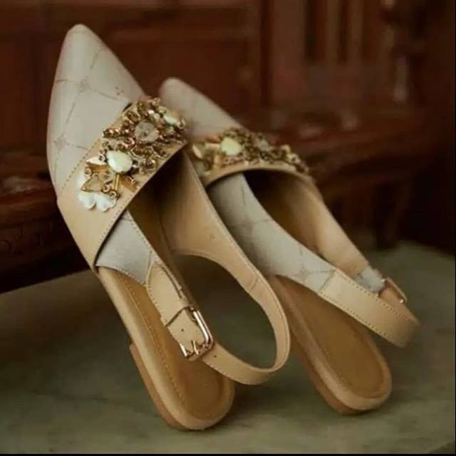 NEW PVRA X RIA MIRANDA "Vanna Anyar" SIZE 37 only