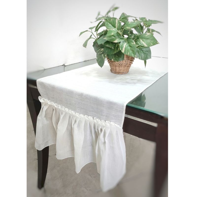 Taplak meja makan / meja pesta transparan rempel / skirting putih.