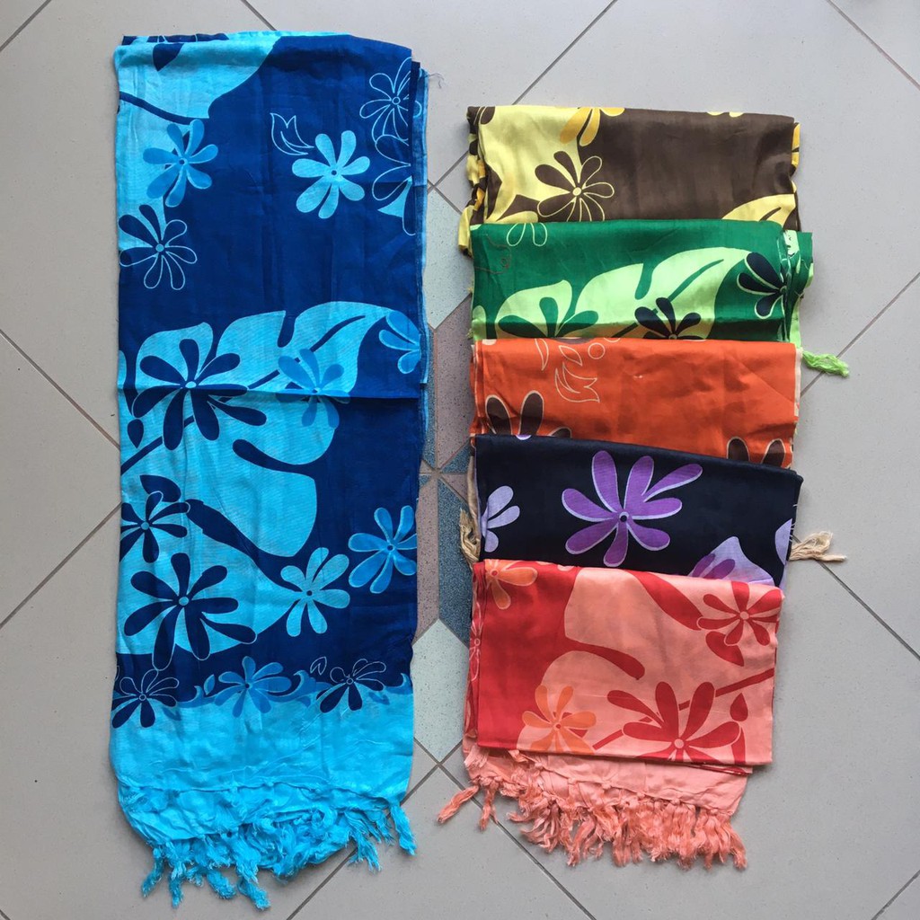 Pakaian wanita kamen sarung kain pantai motif daun dan bunga bali oleh oleh khas bali souvenir bali
