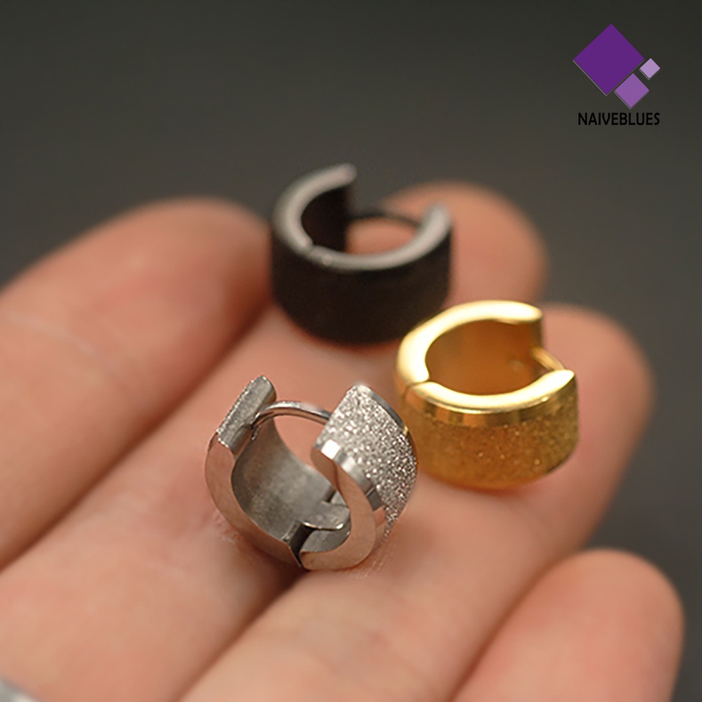 Naiveblue 1 Pasang Anting Bulat Huggie Bahan Titanium Steel Untuk Pria / Wanita