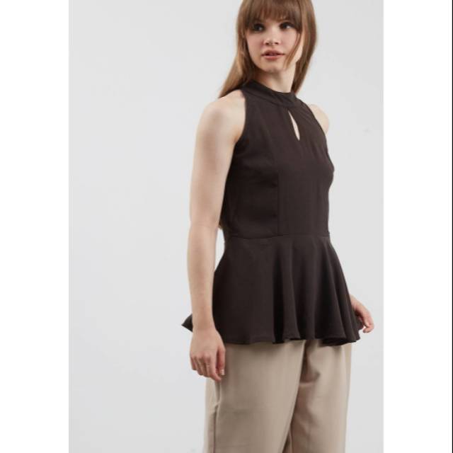 

Berrybenka Label Daryl Cut Out Top READY uk. M