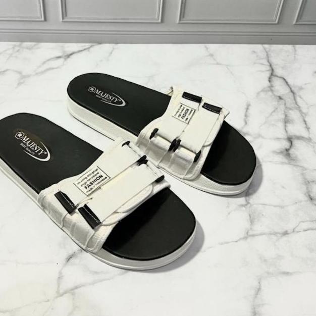 Sandal Slop Pria Wanita Rumah Original Kekinian Branded Nyaman Santai Anti Slip Warna Hitam Putih
