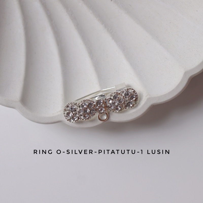 1 Lusin / 12 Pcs Bros Dagu Ring O Lusinan Part 3 Bros Dagu Warna Silver Bros Mini Bros Kecil Bros Jilbab Bros Hijab Bros Daily Bros Simple Bros Lucu Bros Imut Bros Cewek Bros Pin Bros Tuspin Bros Pin Brooch Korean Style Bros Bahan Bros Juntai Bahan Bros-O-SILV-PITATUTU-1LSN