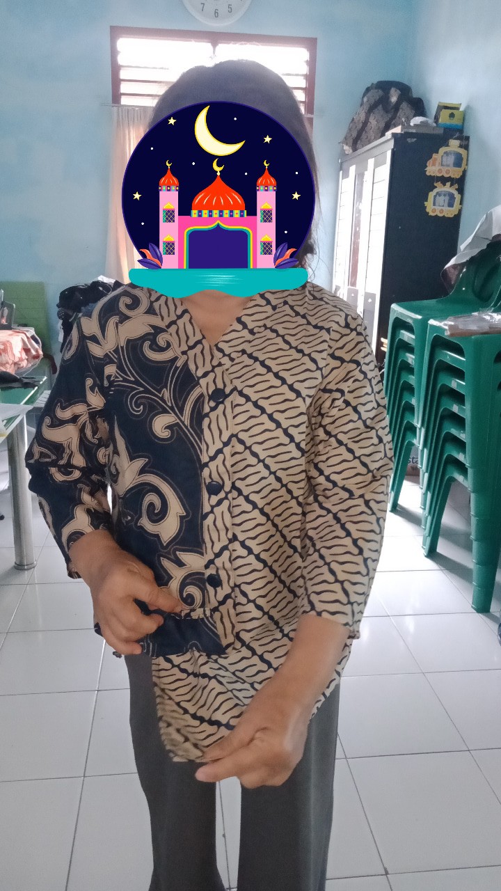 Batik Wanita Atasan Lengan 7/8 Dan Pendek Model Kombinasi Warna Coklat Dasar Navi By Batik Ruci