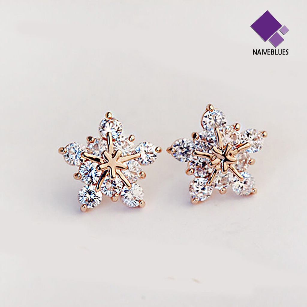 1 Pasang Anting Bentuk Kepingan Salju Aksen Berlian Imitasi Untuk Wanita