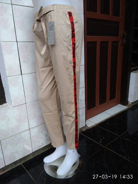 Harem strip off white