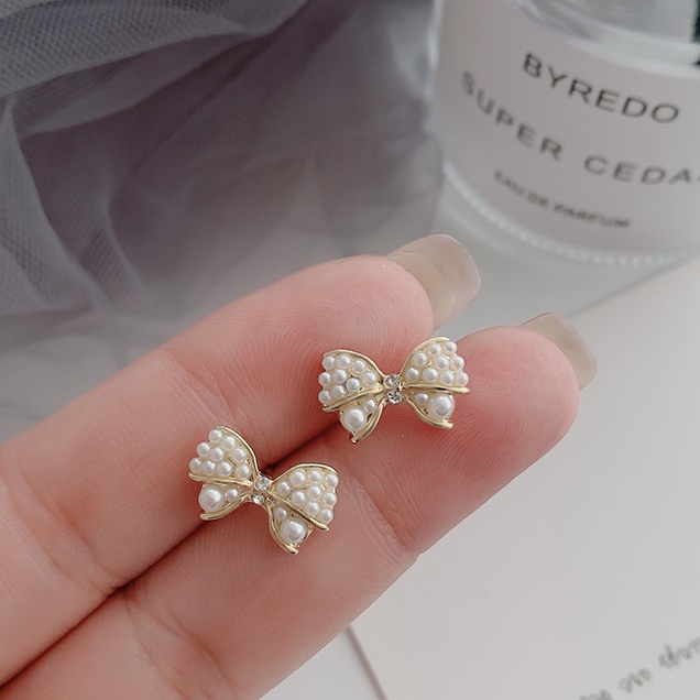 Anting Stud Desain Pita Aksen Mutiara Gaya Minimalis Korea Untuk Wanita