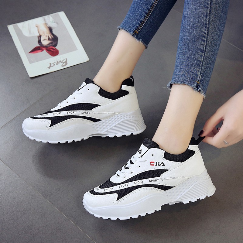 Sepatu Sneakers Wanita Bahan Mesh Breathable untuk Olahraga / Lari