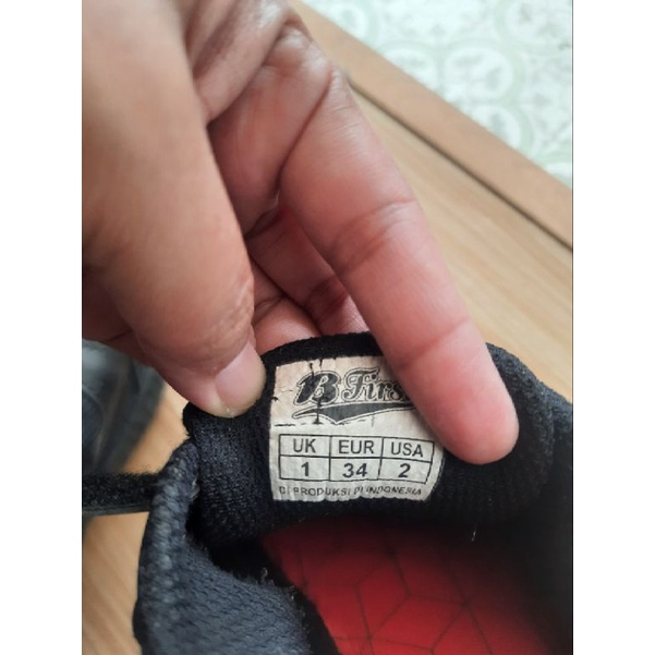 Sepatu Sekolah Hitam B-first