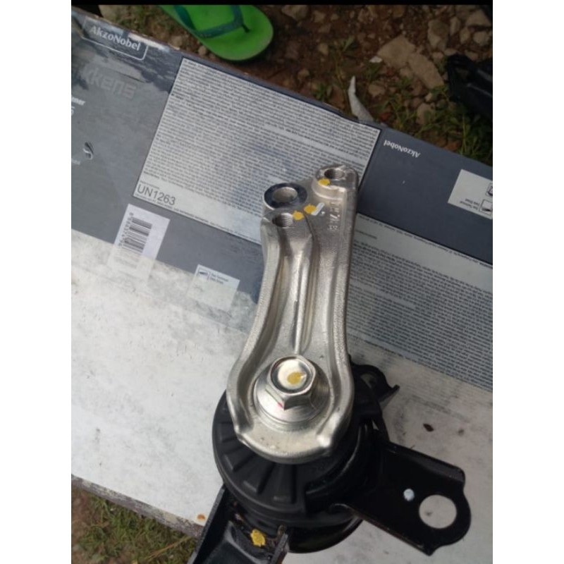 Engine Mounting Kanan Sirion