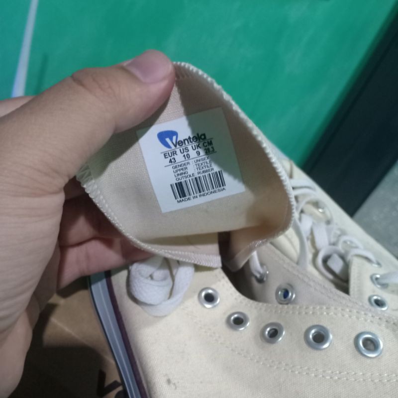 Sepatu Ventela Classic Zipper HC Cream Ukuran 43
