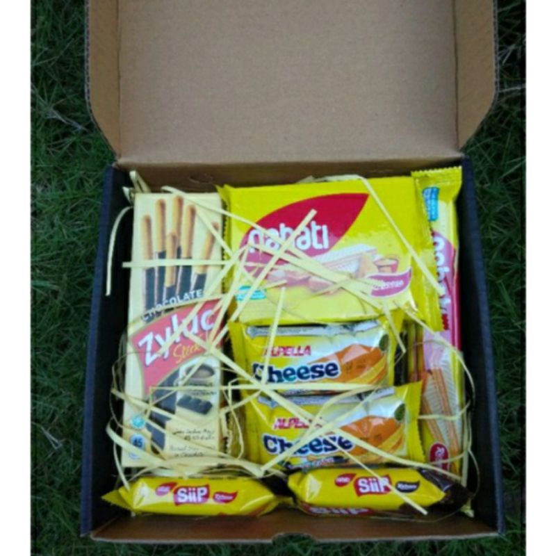 

Hampers Snack / Box Snack (bingkisan/souvenir)