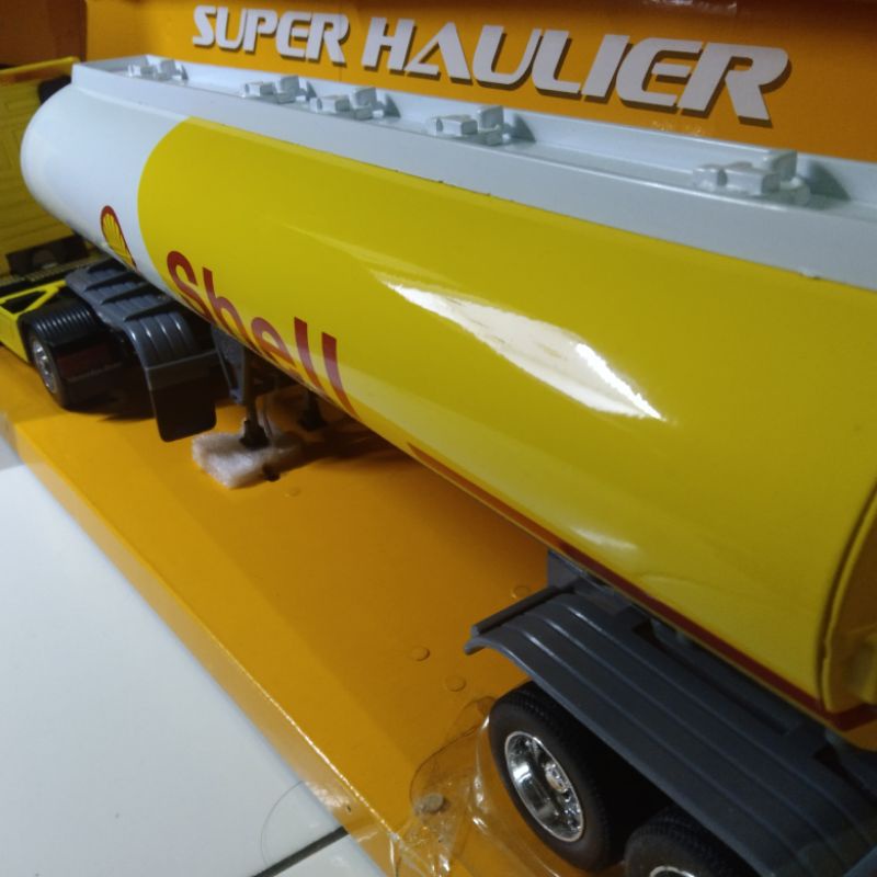 Diecast Truck Mercedes Benz Actros - Miniatur Truk Tangki Shell Welly