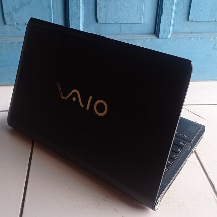 Sony Vaio PCG-51115P Hitam  RAM 4GB VGA NVidia GeForce SSD 120GB  Laptop Second