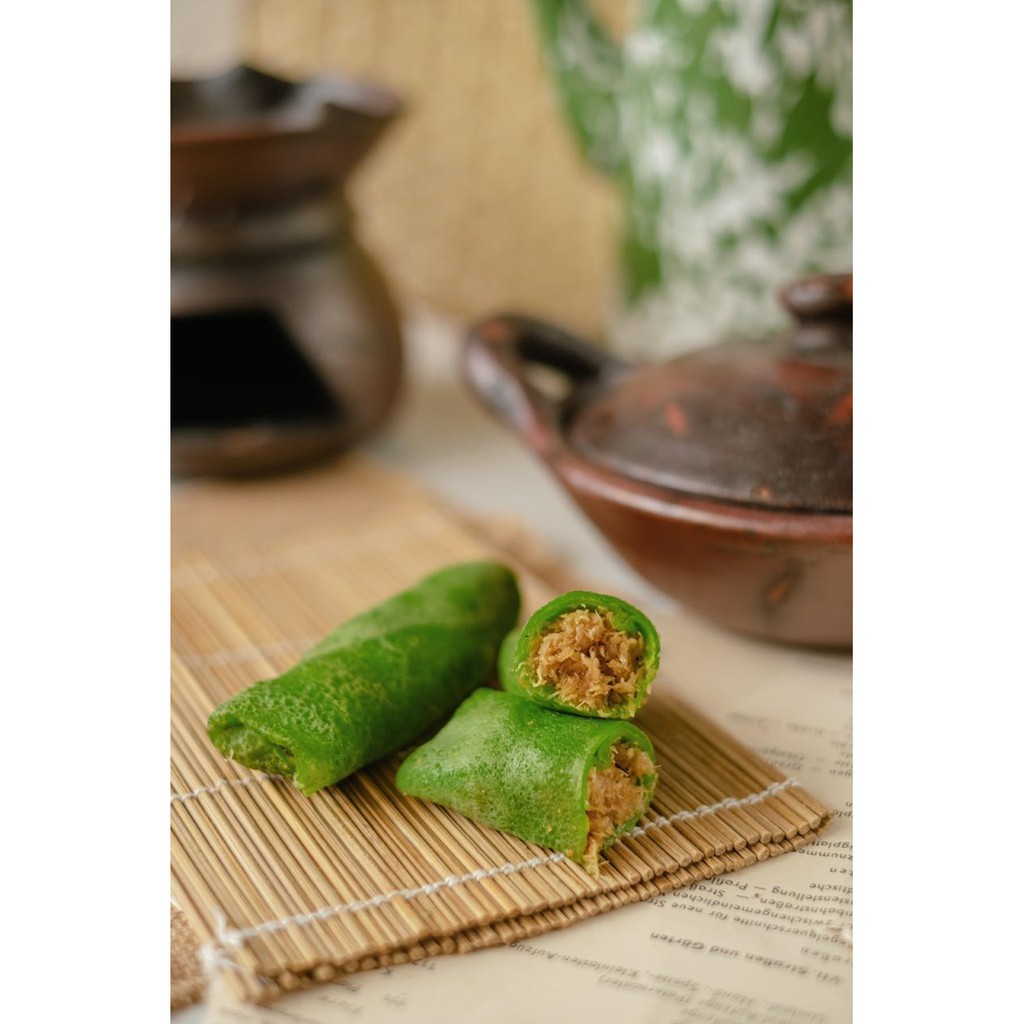 

SERUMPUN JAKARTA | DADAR GULUNG | BELI 1 PCS | SNACKS | MAKANAN RINGAN | GORENGAN | JAJANAN PASAR