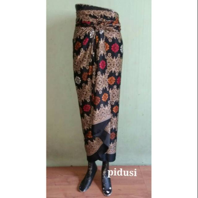 Rok lilit hitam bulet