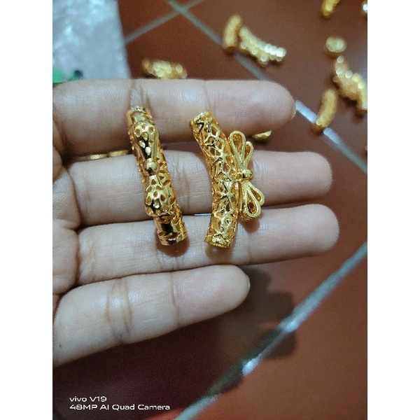 liontin gelang tangan