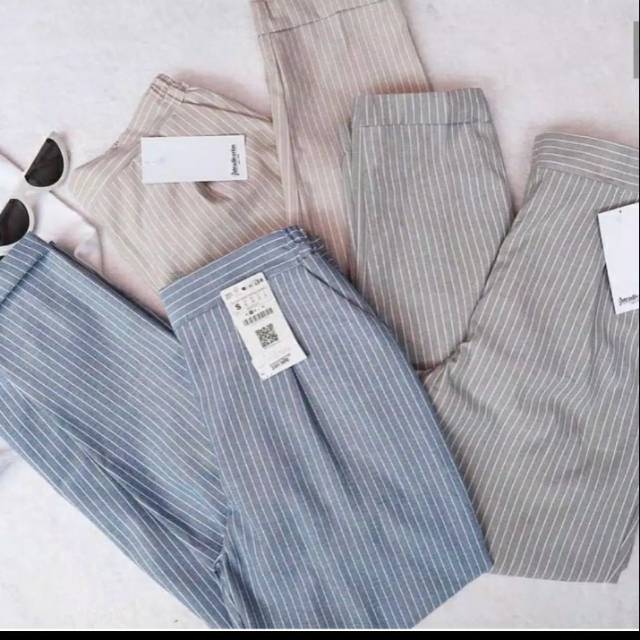 

Celana pensil garis