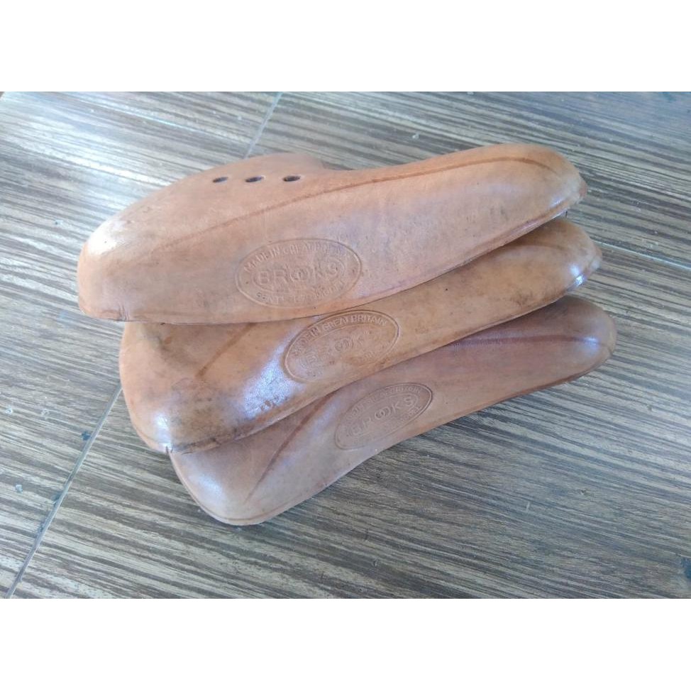 jok kulit sadel brooks dames