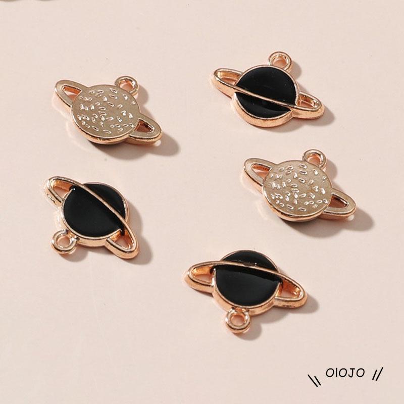 Gelang Liontin Saturnus Bahan Alloy Warna Hitam Putih Untuk Aksesoris Perhiasan