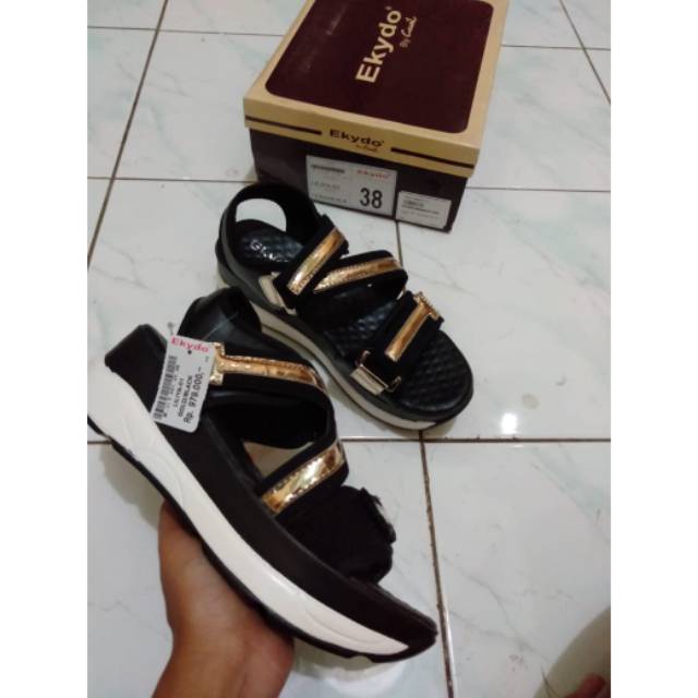 Sandal sepatu ekydo