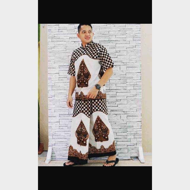 Batik Solo setelan kemeja dan celana sarung