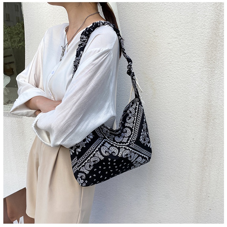 Drozenb Tas Selempang Wanita Bahan Kanvas Korea/Slingbag Fashion Korea Kanvas Impor/Tas Selempang Wanita Bahan Kanvas Model Korea Fashion Motif Batik