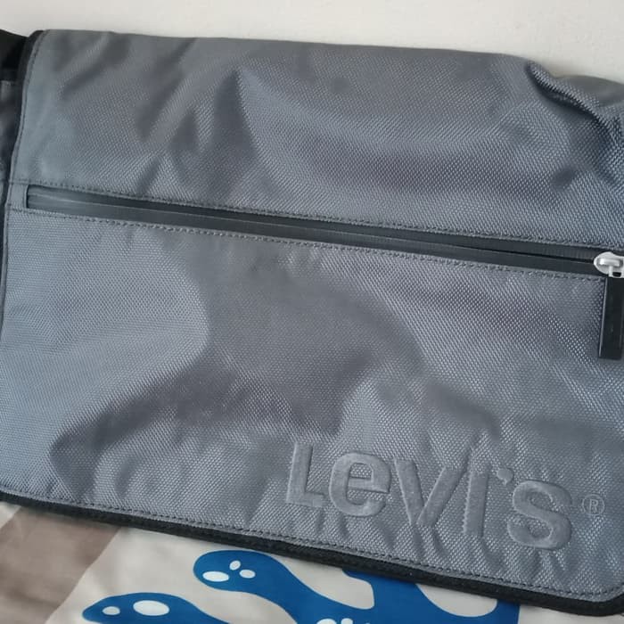 Levi's tas Macbook Air 11.6 dan 13.3 inch -