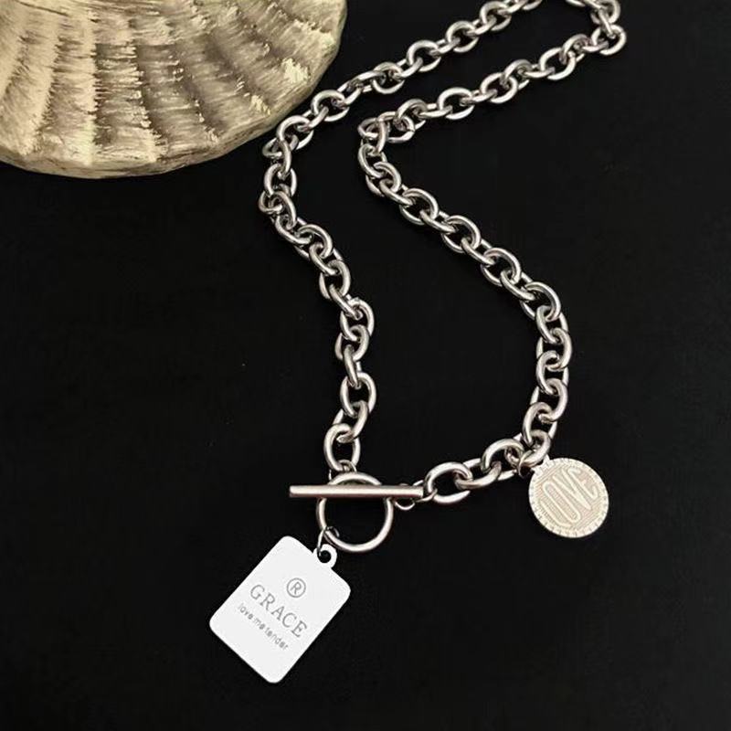 Kalung Rantai Klavikula Pendek Liontin Bulat Persegi Tulisan Gaya Hip Hop Hong Kong Punk Untuk Pria Dan Wanita