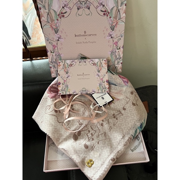 buttonscarves the nada square fis preloved