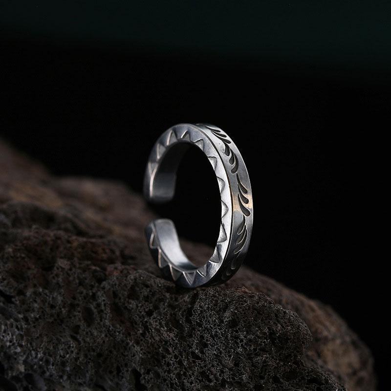 Cincin Model Terbuka Desain Ukiran Warna Silver Gaya Retro Casual Untuk Pria