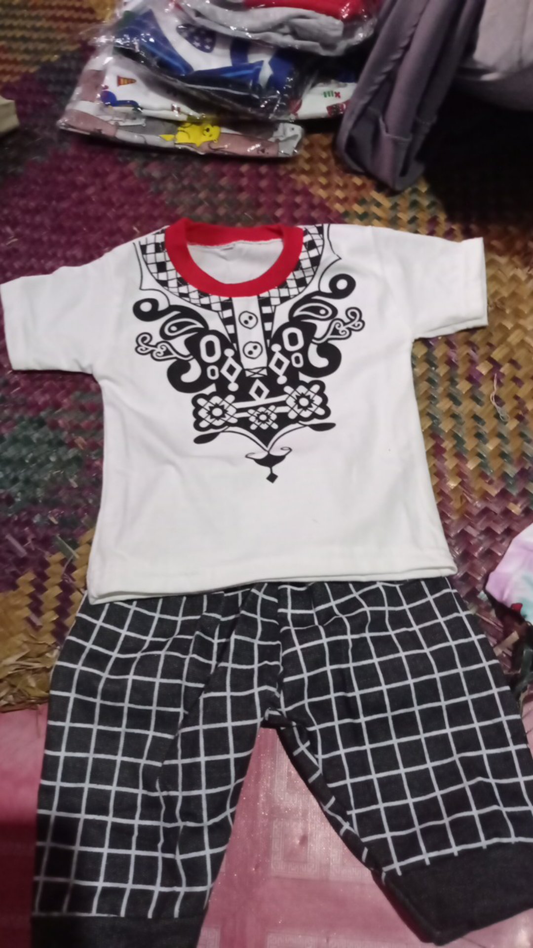 Setelan Anak Laki-laki Usia 6-24 Bulan Batik Koko Putih