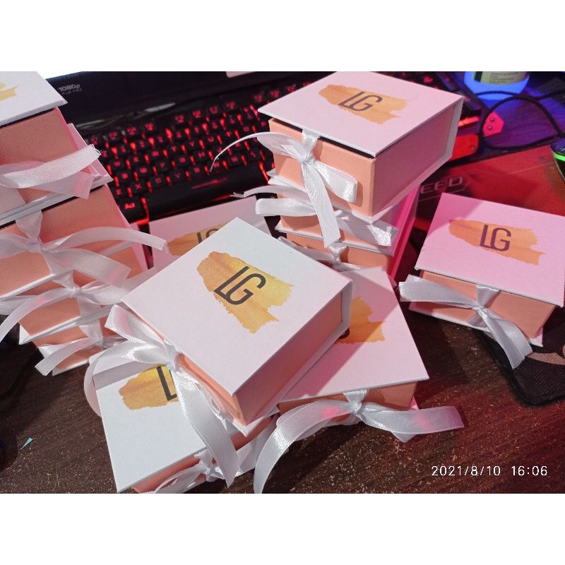 

custom box hardbox kotak kado giftbox hampers