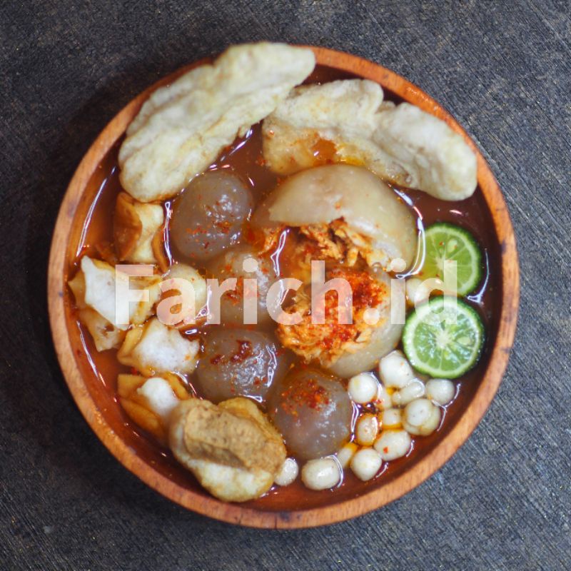 

baso aci / baci / baso besar isi ayam suwiir / baso aci enak /makanan instan // Farich.id