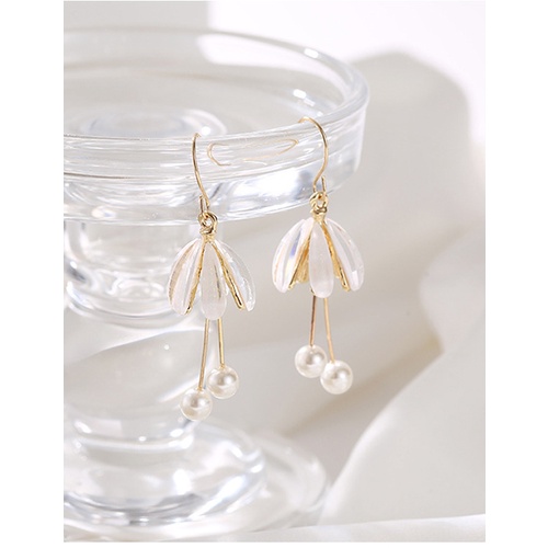 LRC Anting Gantung Fashion Golden Petal Pearl Tassel Earrings P58240