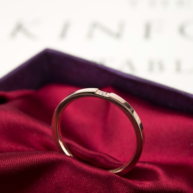 Cincin Titanium Steel Hias Berlian Imitasi Warna Rose Gold untuk Pasangan / Pria / Wanita