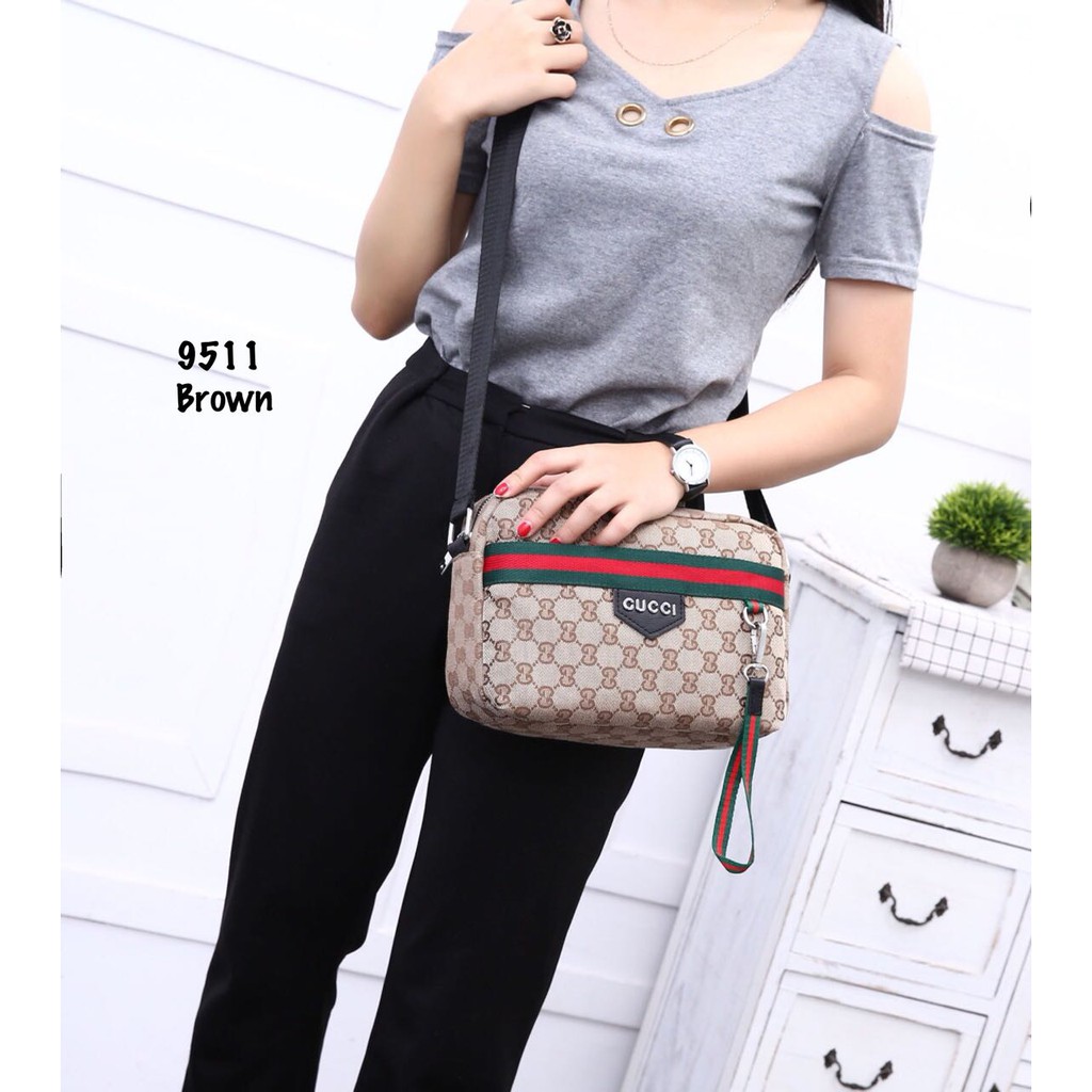 Gucci Vogue canvas Sling bag Dh 9511