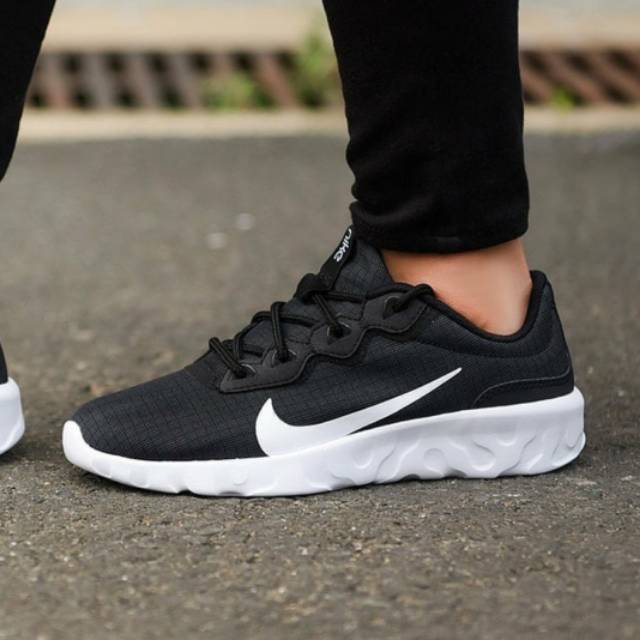 nike strada womens