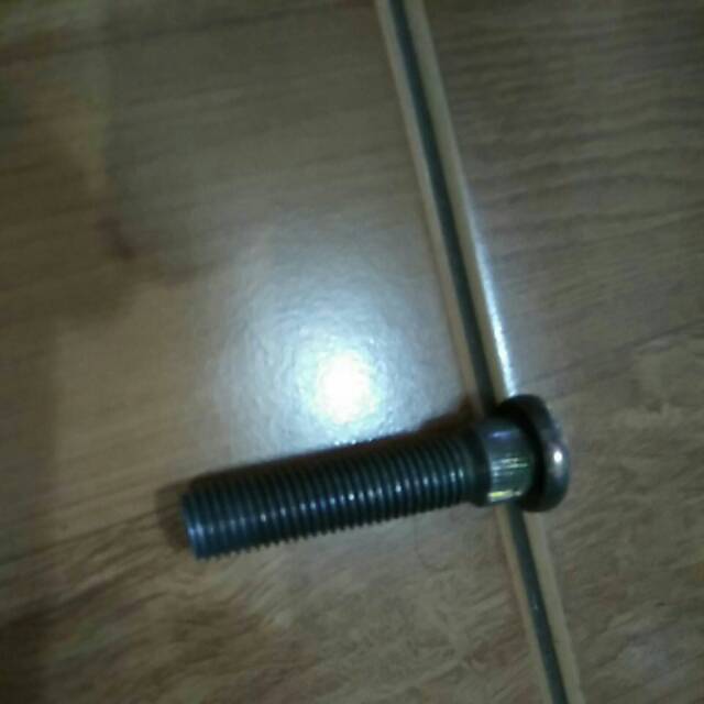 Baut roda kijang