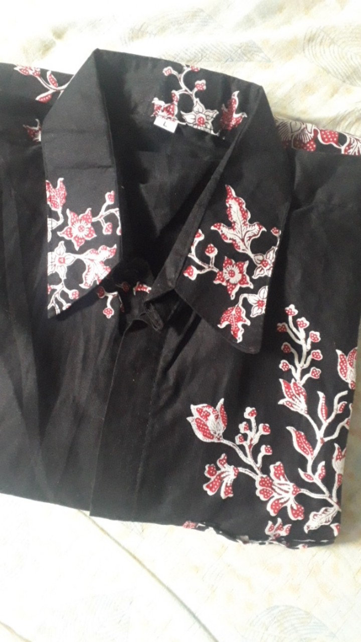 Kemeja Batik Pria Motif Hitam Manis Motif Bungga Pink
