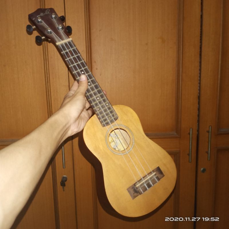 Jual Ukulele Second | Ukulele konser, bisa dicostem jadi Ukulele listrik akustik