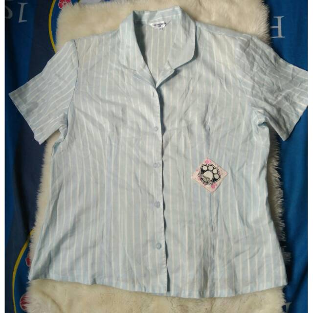 Kemeja biru muda garis putih