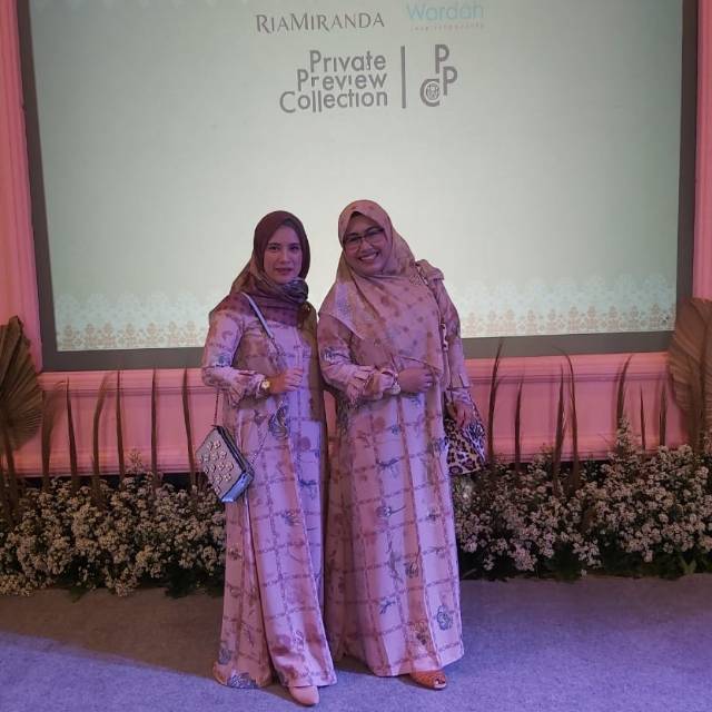 Desti dress size S dari Ria Miranda 1 dekade