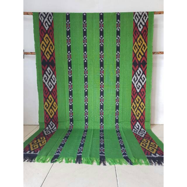 TENUN IKAT ANTIK ATAU BLANKET MOTIF TORAJA WARNA DASAR HIJAU (kode 77)